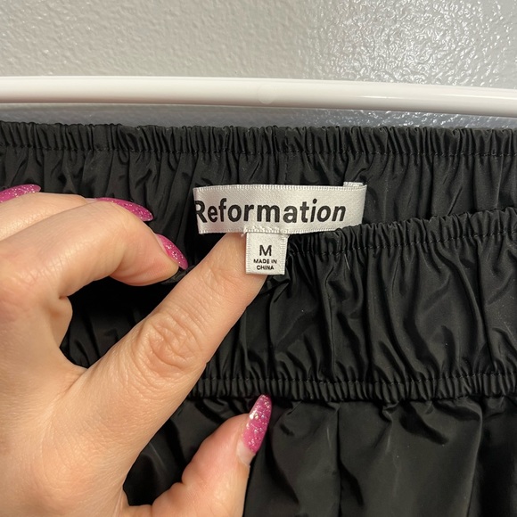Reformation Black Swishy Elastic Waist Athletic Shorts w/ Pockets - Size M - Picture 2 of 3